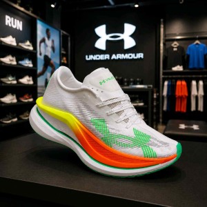 UNDERR ARMOUR LI-RUNNING SHOES 646
