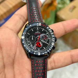 Omeg a SpeedMaster The Dark Side Of The Moon Alinghi