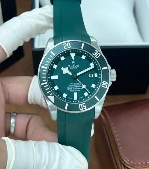 TUDO R PELAGOS RUBBER STRAP AUTOMATIC GREEN 247