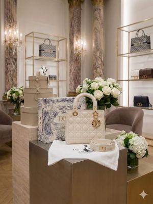 Christian_dior_ladydior_glossy_edition_with_magneticbox_dustbag_etc_566