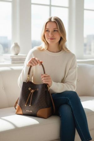 Michael_Kors_CB_Bucket_Coffee-Brown_With_DustCover_