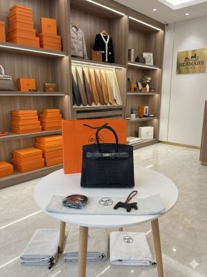 Hermes_birken_30cm_crocodile_leather_handbag_with_horsecharm_lockkey_evelope_dustbag_carrybag_etc_585