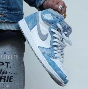 Nik e Air Jordan 1 Hyper Royal