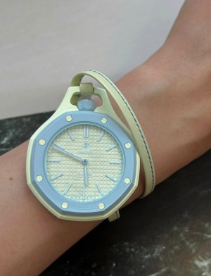 SWATC H AP POP QUARTZ 641
