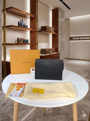 lv Men s Premium Quality toiletry bag With og box and dust bag