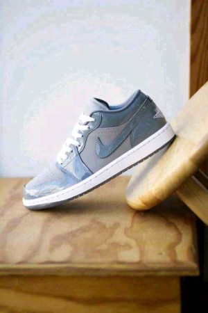 Air Jordan 1 Low SE Medium Grey Cool Grey White  468