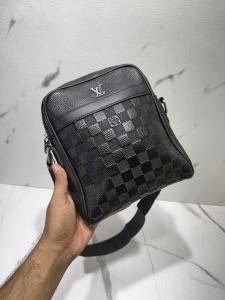 Loui_s Vuitton 2001 monogram Damier Infini District Pochette in onyx black leather sidebag
