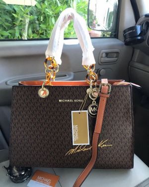 Micheal_kors_mk_cynthia_signature_bag_with_dustbag_belt