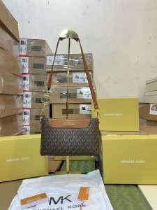 _Michael_kors_signature_mk_logo_with_box_930