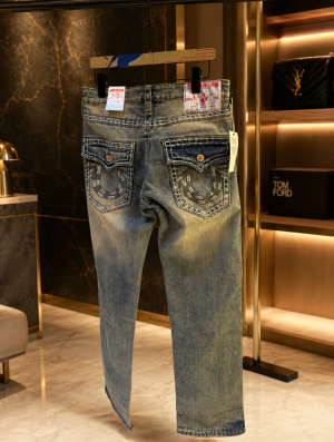 TRUE RELIGION IMPORTED STORE ARTICLE JEANS 