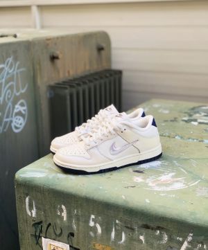 NIK.E DUNK LOW METALLIC JEWEL SWOOSH