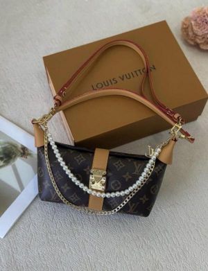 _louis_vuitton_M26191_Pochette_Mia_with_double_box_894