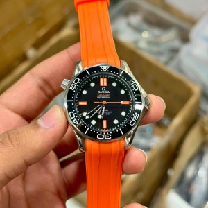 Omeg a Seamaster Diver 300M Orange Edition