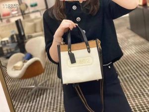 _Coach_field_22_small_tote_bag_with_og_box_(25655)