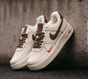 Nik e Airforce 1 Coffee Milk Mini Red Swoosh