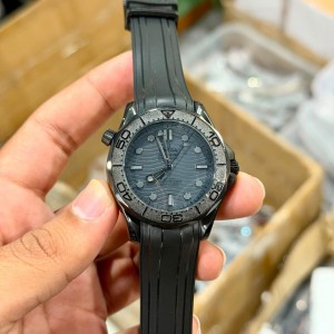 Omeg a Seamaster Diver 300M Black