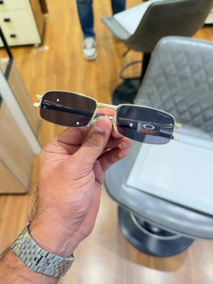 OAKLEY 24015 gold black with og box