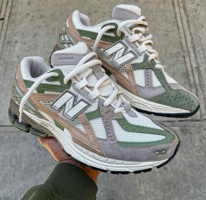 new balancee 1906 Utility Linen  Dark Olivine  Flat Taupe Low