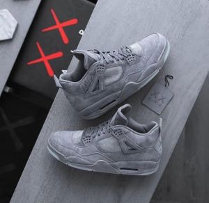 Nik e Air Jordan 4 KAWS Semi UA (Glows In Dark)