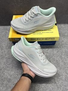 Skecher.s Hyper Burst Slip-ins Mint