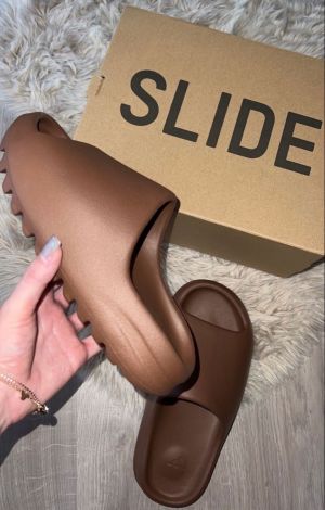 Adidass Yeezy Brown Slides For Women With Original Box (Fix Price) Yeezy Brown Slides For Women With Original Box