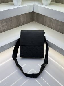 Loui s Vuitton Mens Crossbody Side Bag 