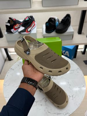 CROC S YUKOON BLACK  CLOG