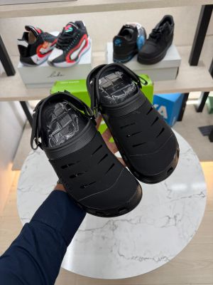 CROC S YUKOON BLACK  CLOG
