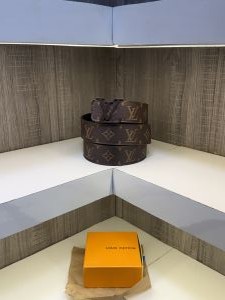 Loui s Vuitton Premium Belt with Original box Dust bag