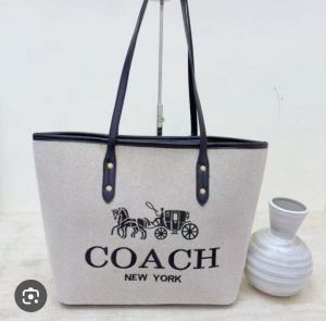 voyager jet set print tote bag with dust bag 5507