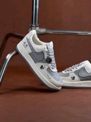 Nikee AirForce One x Kaws