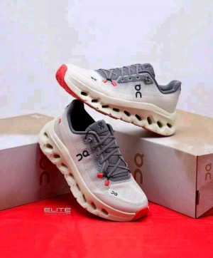 On Cloud tilt Running Rock Sand
