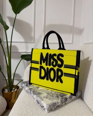 Miss Book Tote With OG Box carrybag 5136