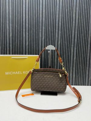 Michaell Kors CB Jet Set Shoulder Bag With Original Dustcover Tags And Carry Bag