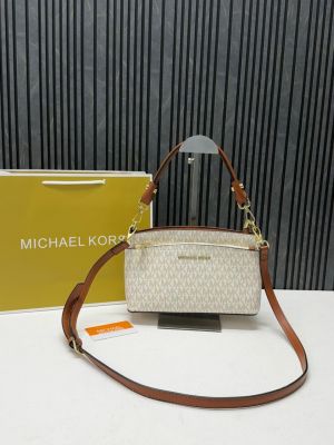 Michaell Kors CB Jet Set Shoulder Bag With Original Dustcover Tags And Carry Bag