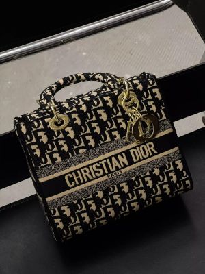 D_ior_lady_embroidary ladydior bag with og box(black)