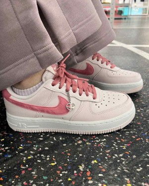 Nikee. AIR FORCE 1 LOW Valentines Day
