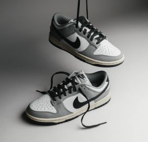 NIK.E SB DUNK LOW LIGHT CARBON 