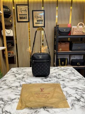 LOUI.S_VUITTON LV LOGO SIDE BAG BLACK MONO WITH DUST BAG
