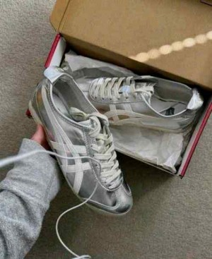 Onitsukaa Tiger MEXICO 66 SILVER OFFf WHITE  for her fix