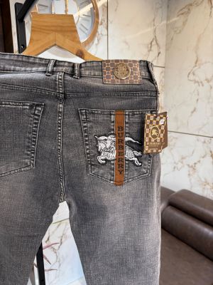 BURBERR Y PREMIUM DENIM JEANS 1298