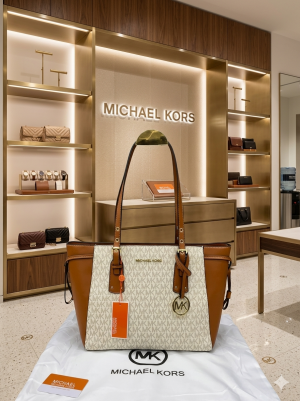 M_ichael_kors_Voyager Premium Highend With DustCover