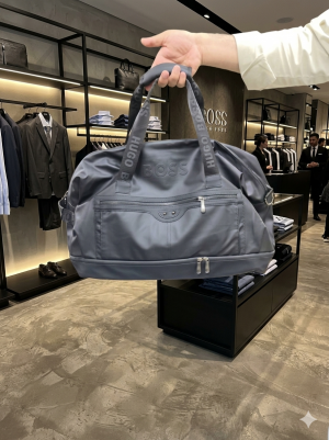 H_ugo_b_oss_duffle_bag_premium_quality_with_dust_cover