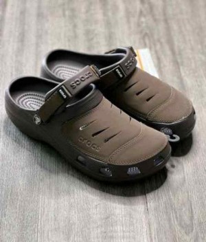 Crocss Yukon Vista Deep Brown Clogs