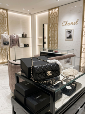 C_hanel_Black_metalic_flap_bag_premium_quality_with_og_box