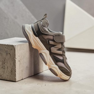 sports shoes