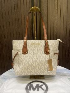 Michael kor_s mk voyager Tote bag with dust cover 925