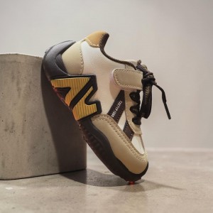 Sneakers shoes