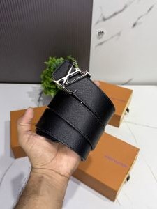 Loui_s vuitton silver buccal black leather belt with og box 