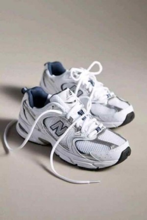 WOMENS New Balnace 530 White Navy